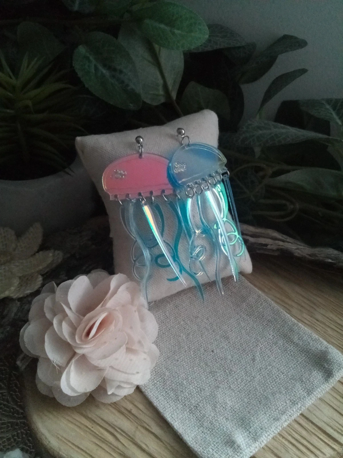 Boucles d'oreilles méduses bleues lumineuses